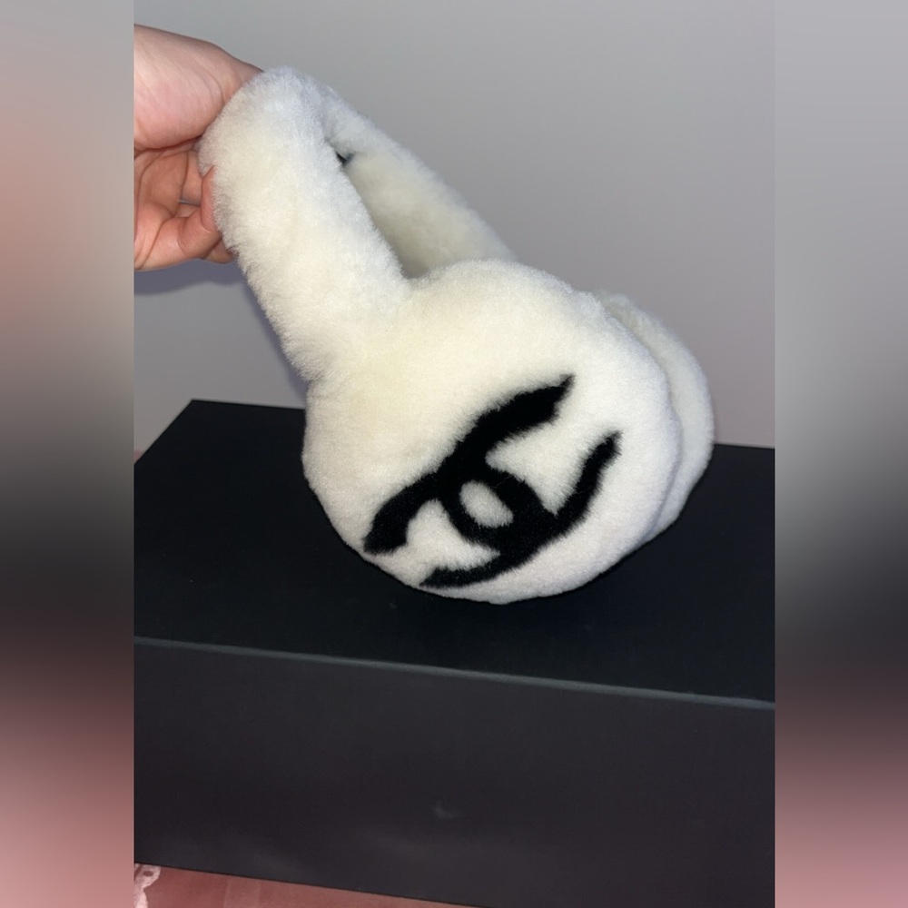 Chanel CC Fur earmuffs in white